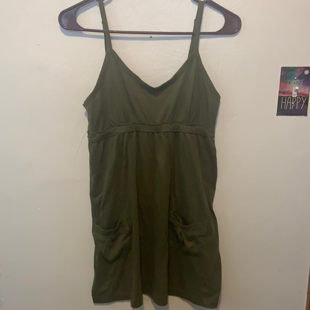 Cute olive green summer casual dress with pockets.